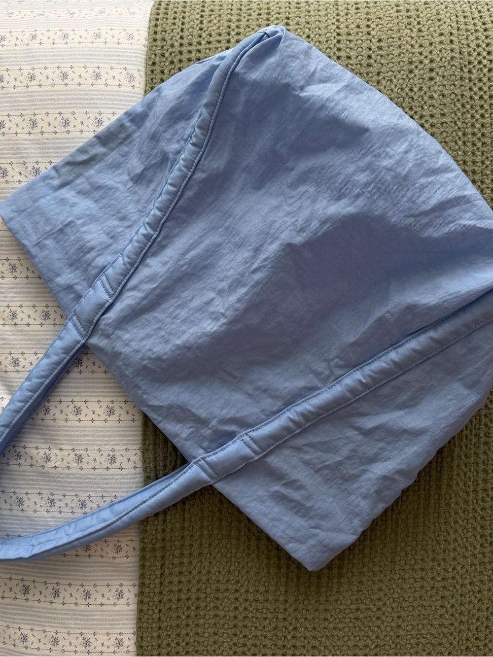 BAGGU | Puffy Cloud Tote Bag in French Blue - Picture 11 of 12